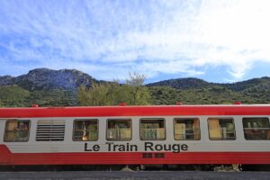 Le train rouge jaune