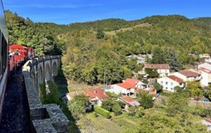 met de trein dwars door de oostelijke Pyreneeën