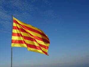 de vlag van Frans Catalonië in de oostelijke Pyreneeën