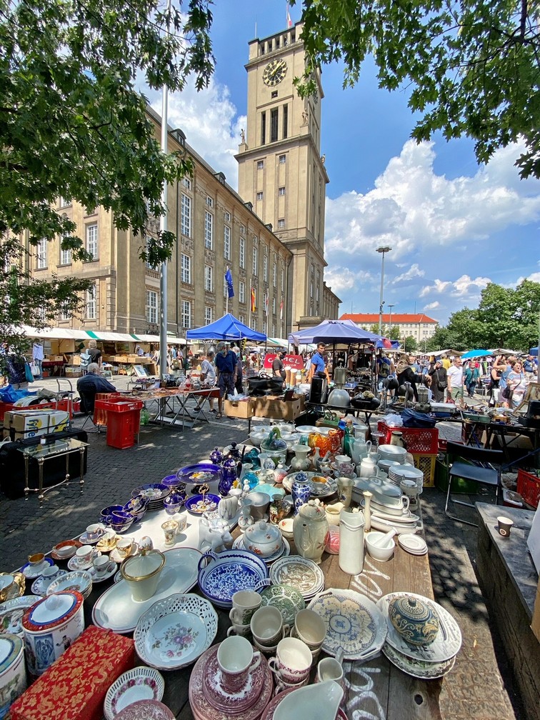 Treuzelen op de Trödelmarkt in Berlijn
