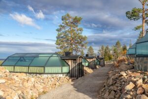 overnachten in een iglo tijdens ruska in fins lapland