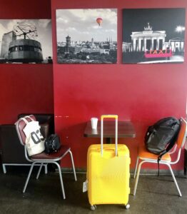 Gele koffer - suitcase - luggage